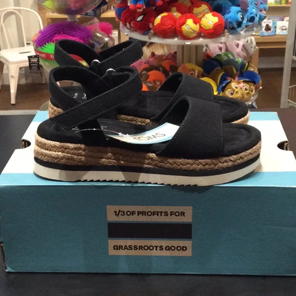 TOMS Diana